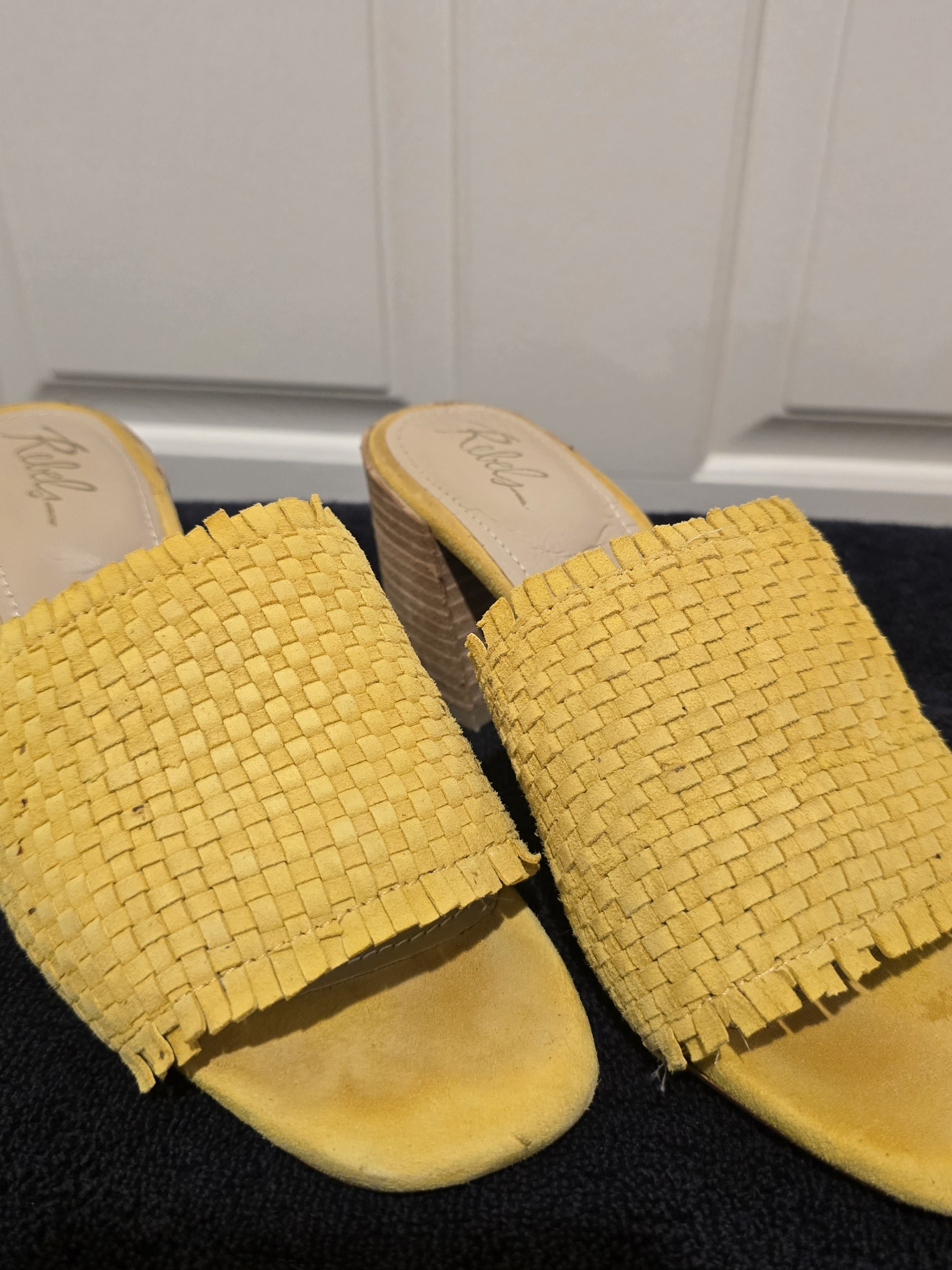 Rebels Yellow Woven Leather Fringe Mule Heels Women's Size 7